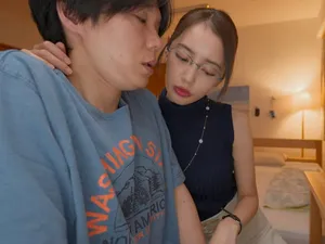 Con trai vừa đi công việc thì bố Người chồng đã đè vợ sắp cưới của con trai ra địt