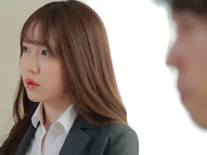 'Một cô du học sinh nào đó' quan hệ với bím tóc của cô ấy từ phía sau, đừng xuất tinh vào bên trong tôi~