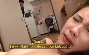 Con đĩ ngực bự nổi tiếng trên mạng! Vào phòng khách sạn và quan hệ! Cô gái chăn bò trong bồn tắm, một cặp vú lớn, đang quỳ xuống để ăn một con cặc, cặp vú rung lên vì bị địt...